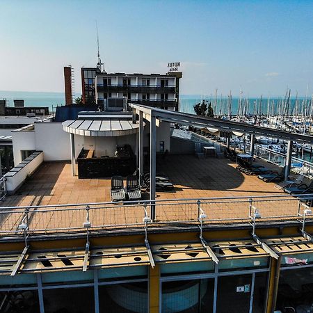 Hotel Yacht Wellness & Business Siófok Exterior foto