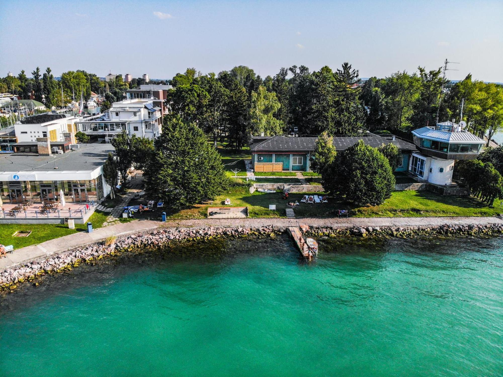 Hotel Yacht Wellness & Business Siófok Exterior foto