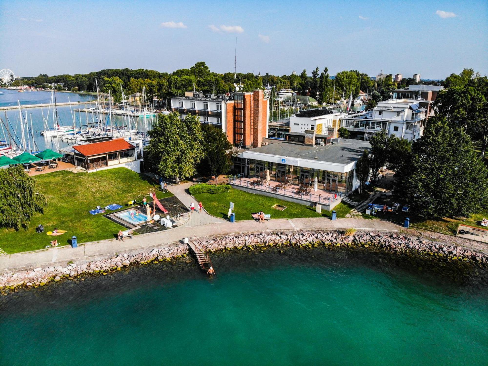 Hotel Yacht Wellness & Business Siófok Exterior foto