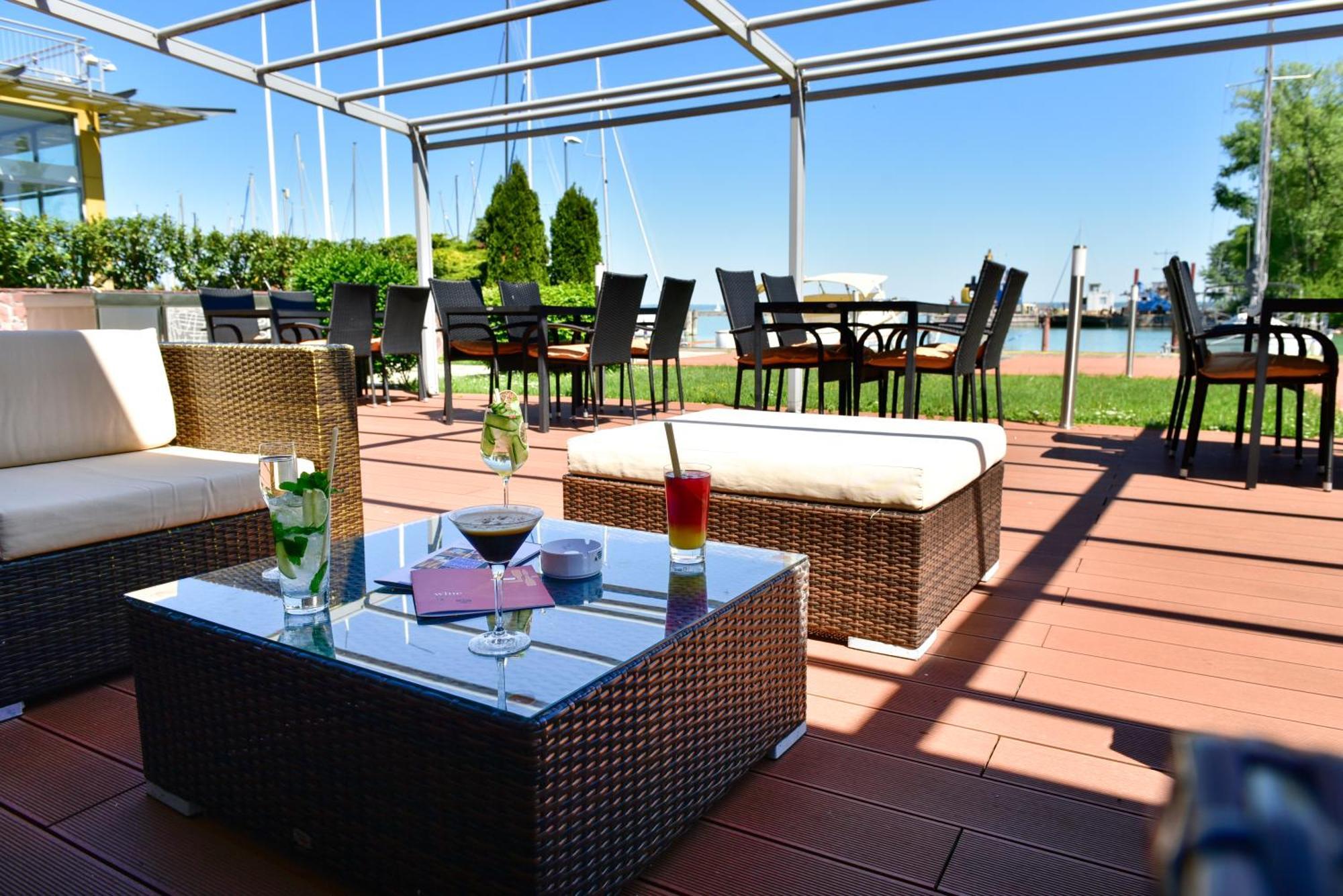 Hotel Yacht Wellness & Business Siófok Exterior foto